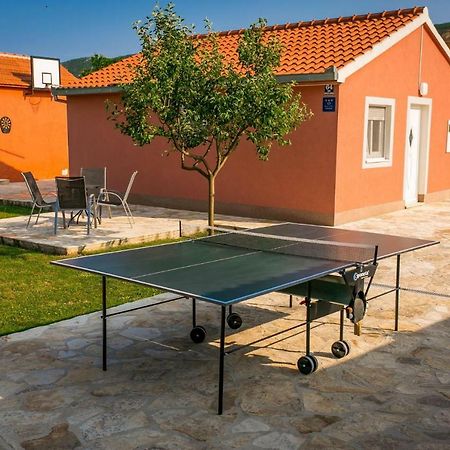 Vacation House Radosic Radosic  外观 照片