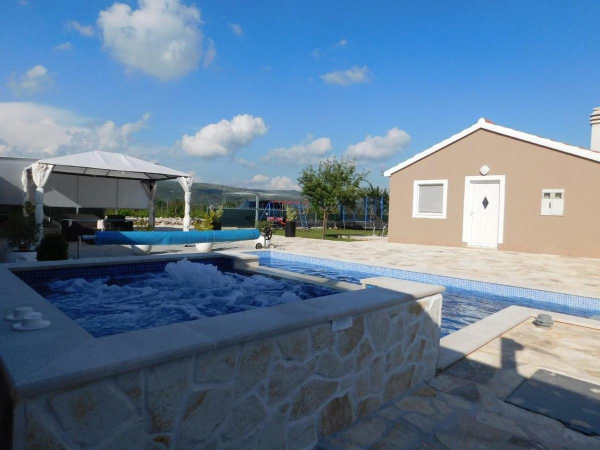 Vacation House Radosic Radosic  外观 照片