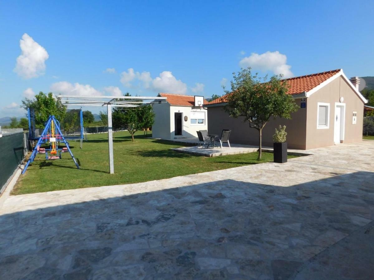Vacation House Radosic Radosic  外观 照片
