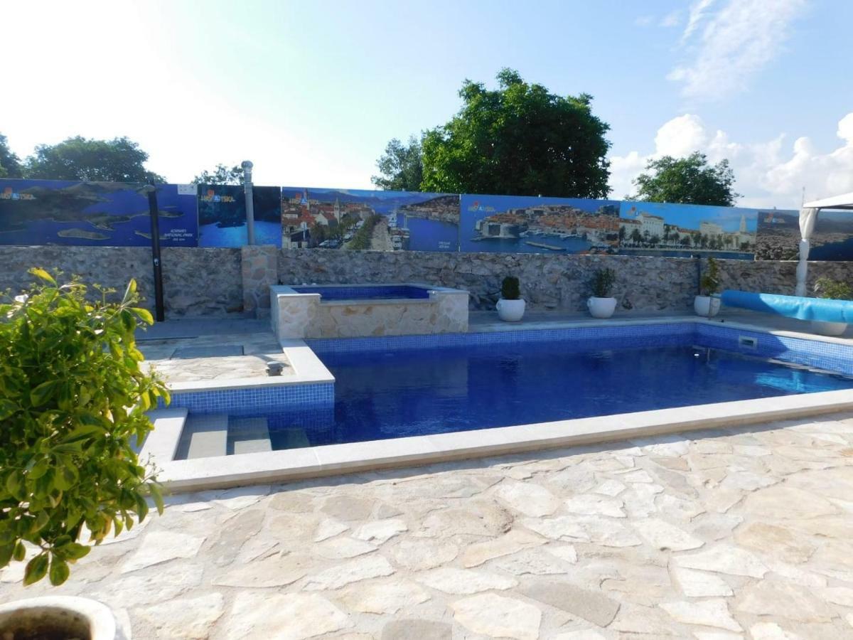 Vacation House Radosic Radosic  外观 照片