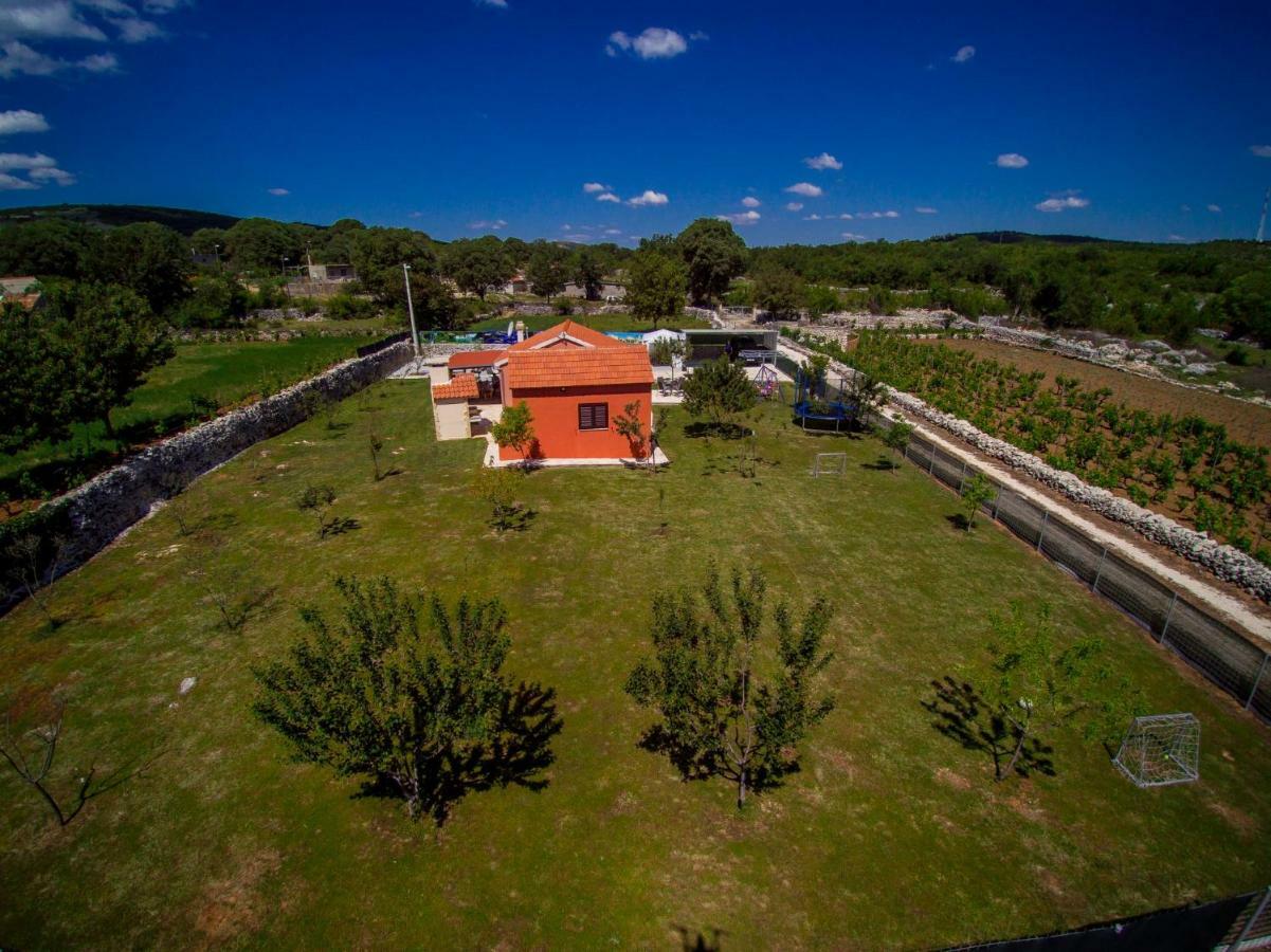 Vacation House Radosic Radosic  外观 照片