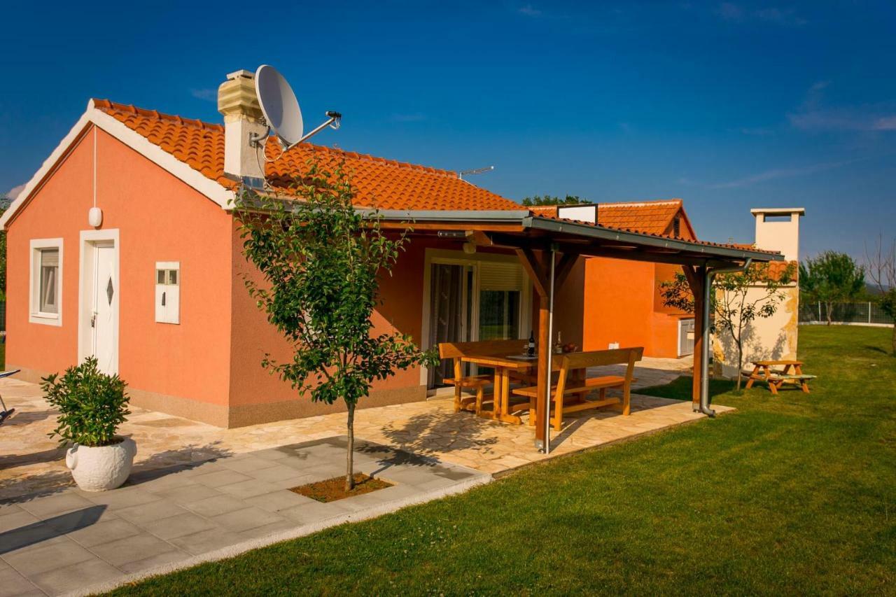 Vacation House Radosic Radosic  外观 照片