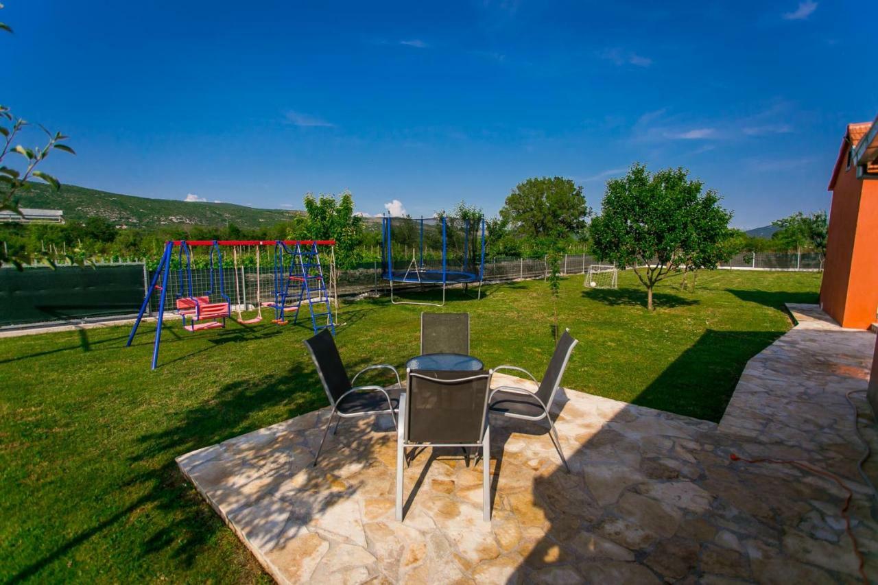Vacation House Radosic Radosic  外观 照片
