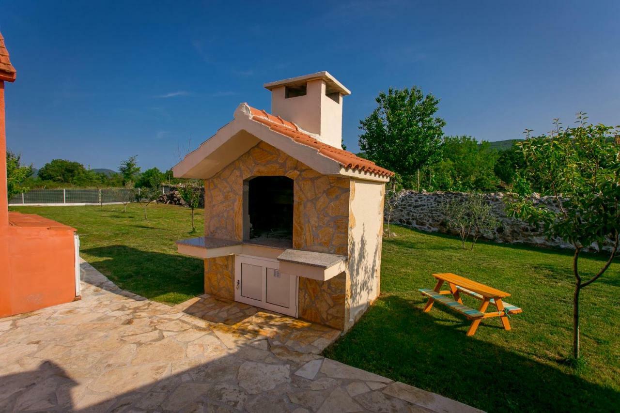 Vacation House Radosic Radosic  外观 照片